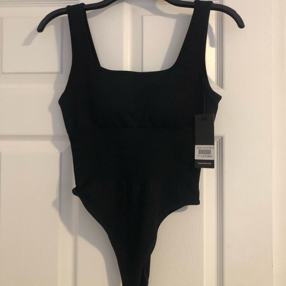 New black body suit perfect for the summertime. Size medium - Picture 6 of 13